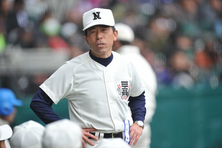 監督時代、日大三高を指揮する小倉氏（撮影は2010年）　©Hideki Sugiyama