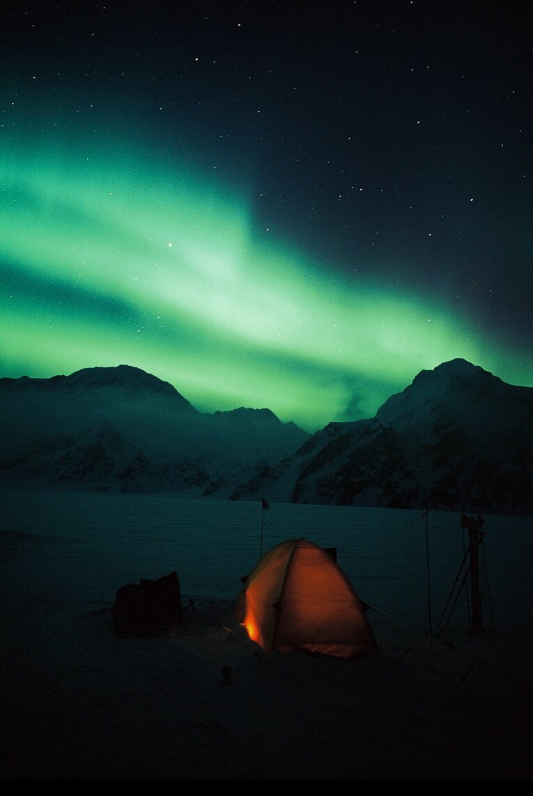 栗秋が撮影したデナリ（左）とハンター（右）のオーロラ　©Masatoshi Kuriaki