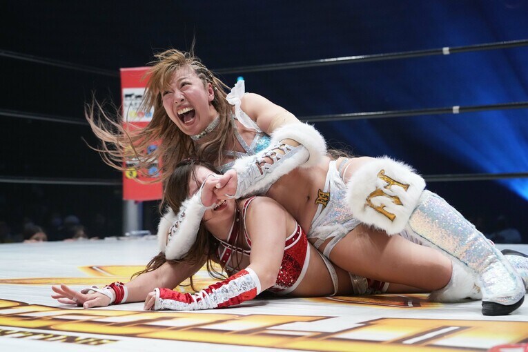 青野未来にSTFを決める桜井麻衣　©Essei Hara