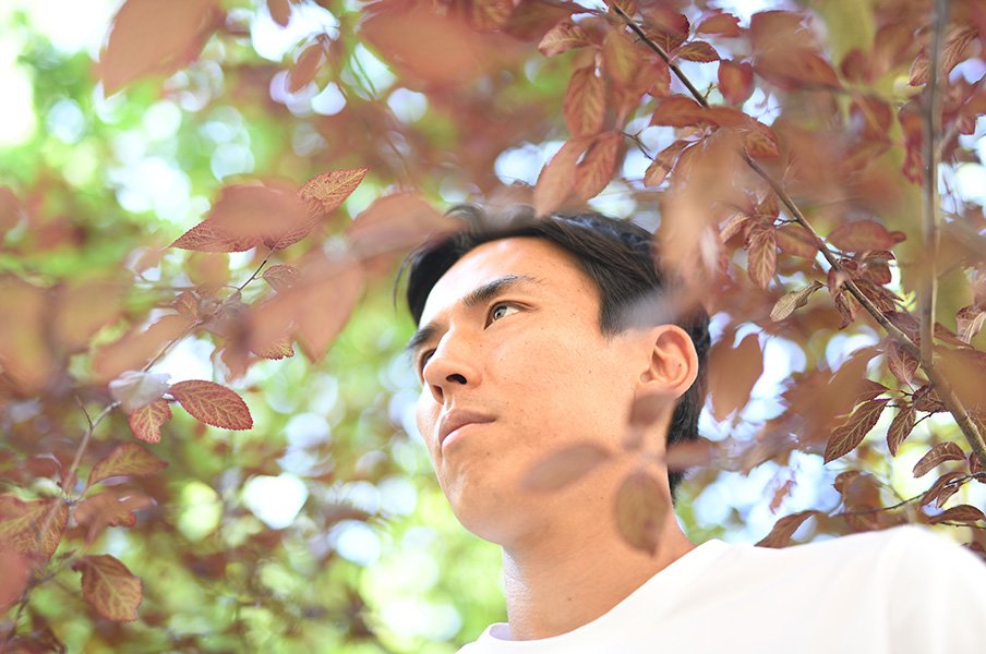 長谷部誠が中田英寿に伝えたいこと。「だから、書いといてください!」<Number Web> photograph by Ryu Voelkel