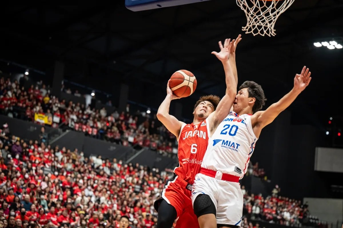 日の丸を背負う代表戦は「本当に素晴らしいこと」という比江島。写真はモンゴル戦　©FIBA