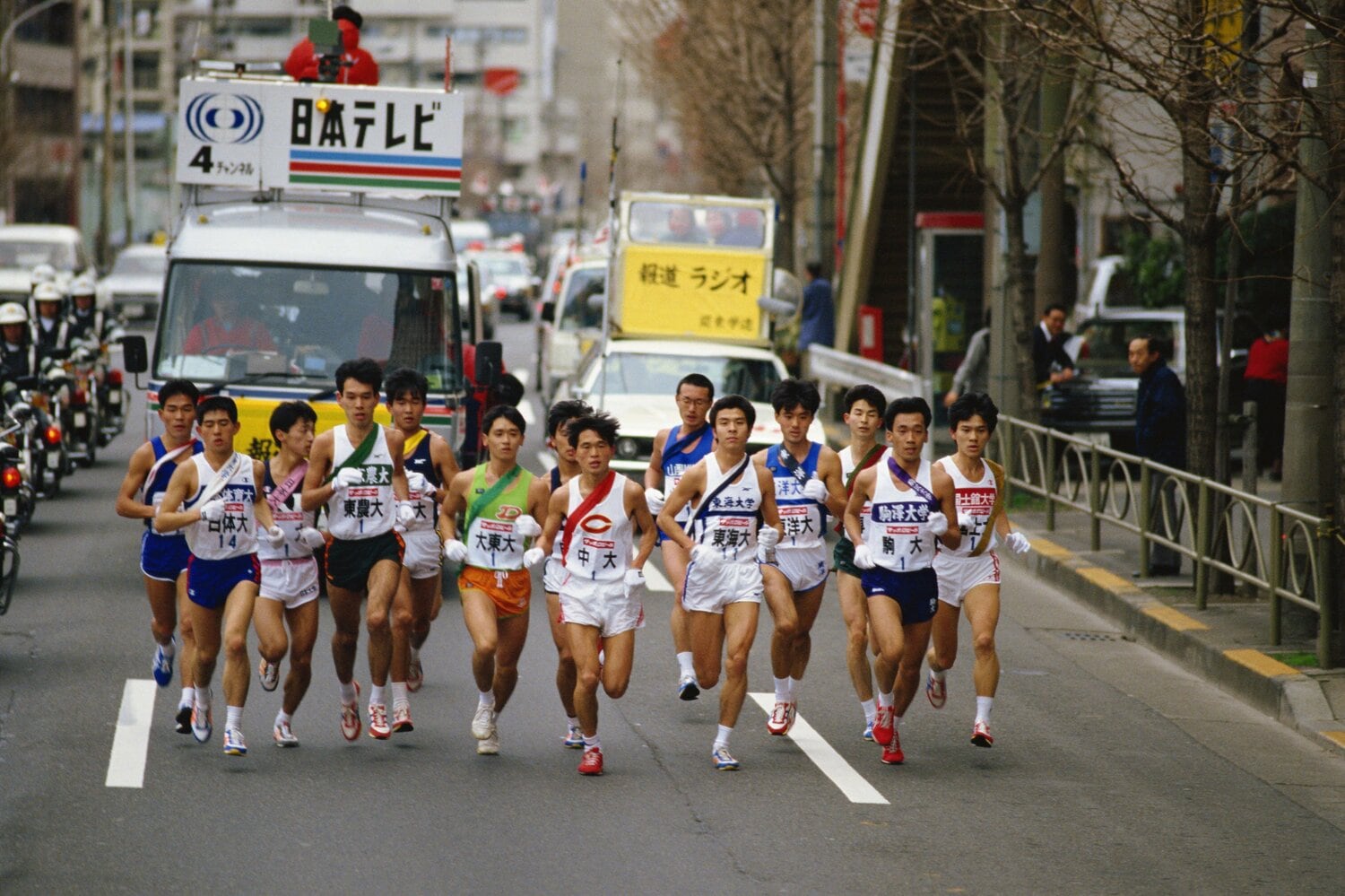 第1回TV生放送が行われた第63回箱根駅伝の様子　©AFLO