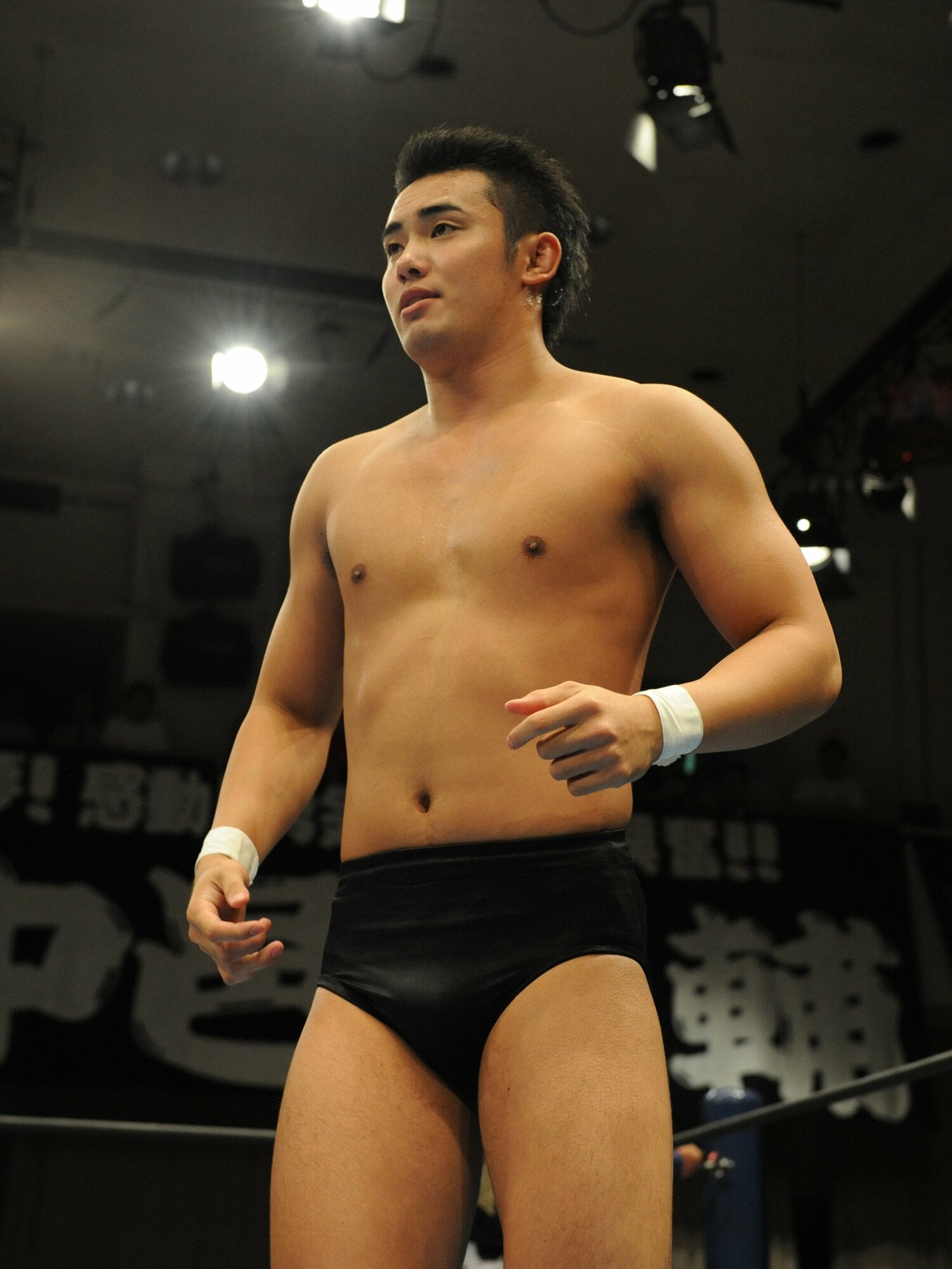 2008年7月、「岡田かずちか」の初々しい黒タイツ姿　©Essei Hara