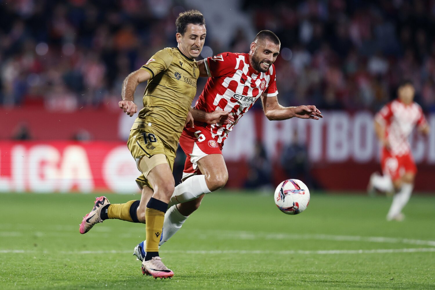 貴重なゴールを挙げたオヤルサバル。イマノル監督が「チームに必要不可欠な選手」と評す