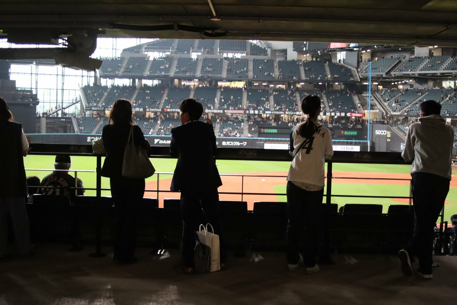 こういう観戦の仕方も　©Kou Hiroo