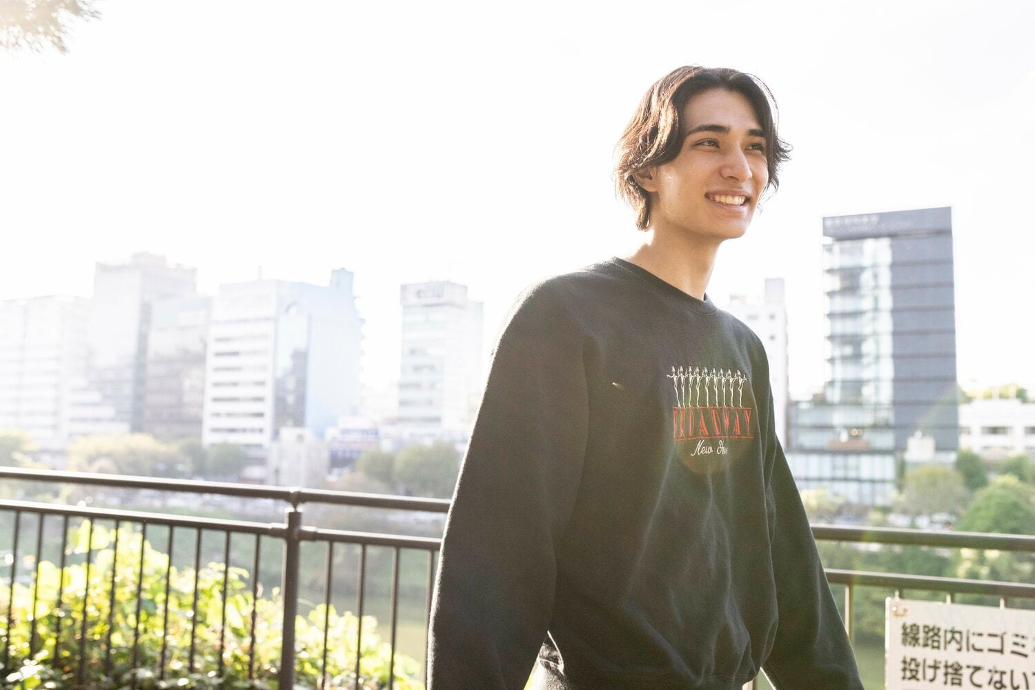 周囲の目は変わったが、日常は変わらないと話す高橋。睡眠の質や勉強中の栄養学をもとにコンディション管理に気を配っている。「朝食も夕食も基本は自分で作っています。よく食べるのはチキンステーキ」©︎Asami Enomoto