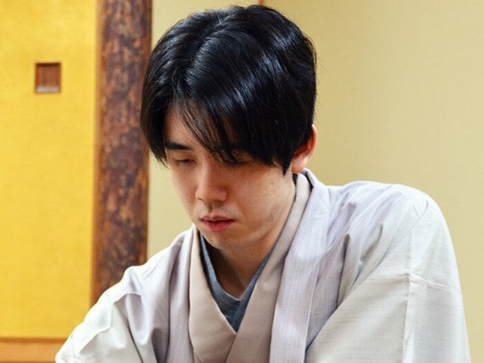 「もう1局指せる」藤井聡太23歳“崖っぷち”評価値30％台→逆転で初カド番をしのいだが…険しい表情のまま「窮地で立て直すのが」響く谷川浩司の言葉＜Number Web＞ photograph by 日本将棋連盟