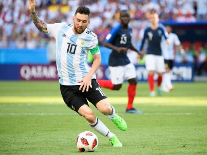 【ドリームチーム選出】FF誌編集局長が語る舞台裏「ロナウドがクライフに勝ったのはひとつのサスペンスだった」＜Number Web＞ photograph by JMPA