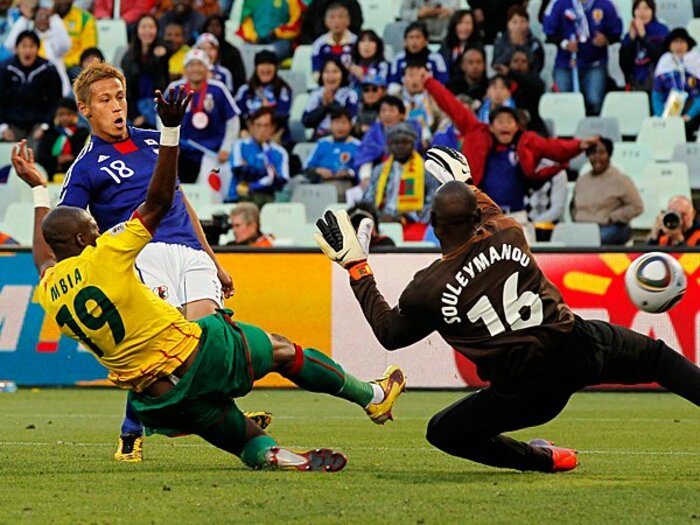 ＜THE DAY 2010＞ 本田圭佑 「日本が甦った日」 ～6月14日：南アW杯 日本vs.カメルーン～＜Number Web＞ photograph by AFLO