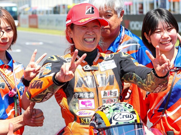 「音のない世界で一人で走っている」49歳で全日本ロード初の女性ウィナーとなった難聴のライダー・高杉奈緒子のレース人生＜Number Web＞ photograph by Satoshi Endo