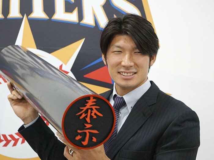 広報目線で見るプロ野球の契約更改。綿密な交渉とメディアとの駆け引き。＜Number Web＞ photograph by Kyodo News