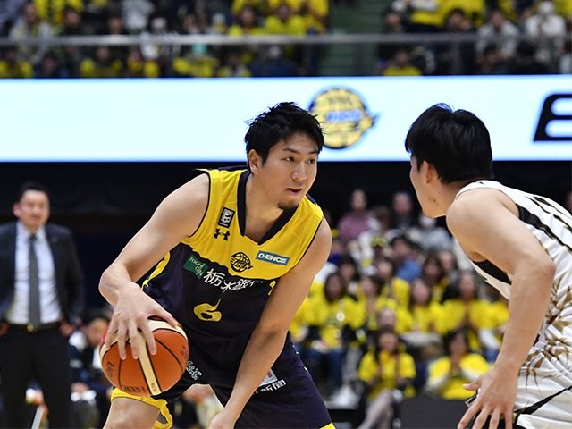(早い者勝ち)Bリーグ 比江島慎 本人サイン 金箔サイン] 49.比江島 慎（レア）】 B.LEAGUE ツインウエハース