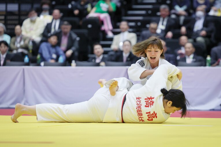 角田は2回戦で橋高朱里（登録体重76キロ）にも勝利　©JIJI PRESS