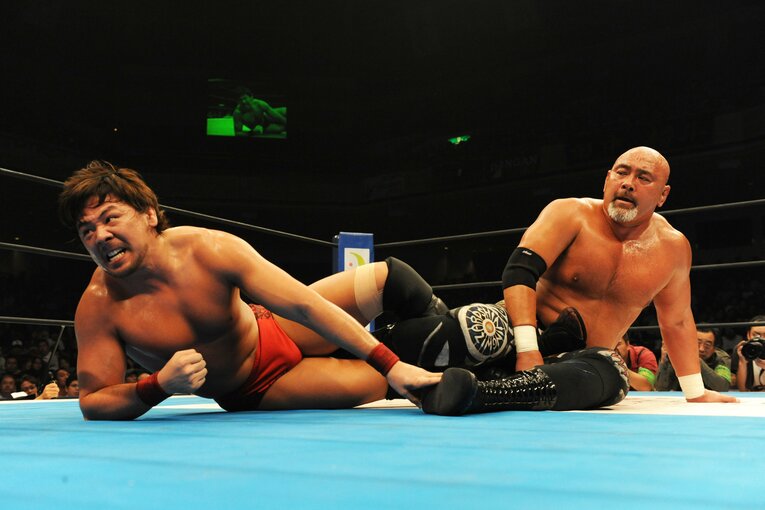 2008年10月13日、両国国技館。足4の字固めで中邑真輔を攻める武藤敬司