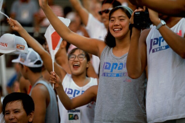 千葉すず。1992年バルセロナ五輪、観客席から応援　©BUNGEISHUNJU