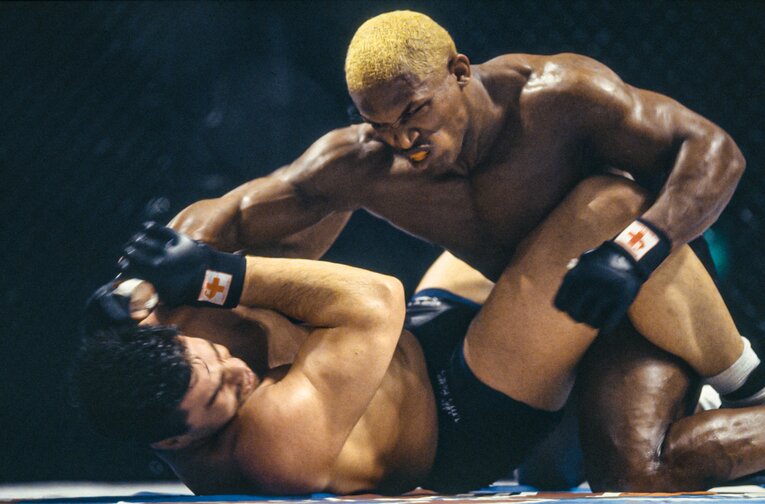 1999年11月、UFC世界ヘビー級王座決定戦でピート・ウィリアムスに判定勝利　©Susumu Nagao