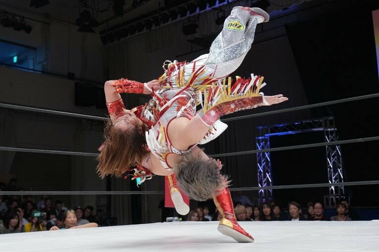 Sareeeの裏投げ　©Essei Hara