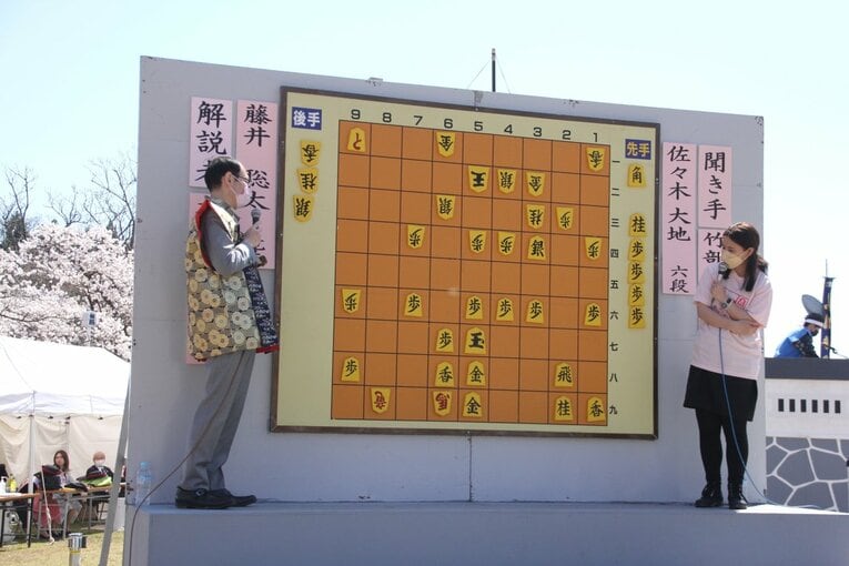 藤井聡太竜王「大変参考になったで“ござる”」初出演した《人間将棋》を現地取材… 観る将マンガ家が超楽しんで描いてみた(77)
