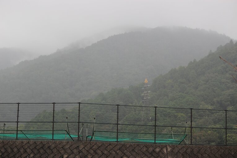 醍醐山にかかる霧　©Number Web