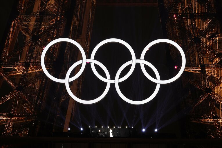 五輪マークの下にセリーヌ・ディオンが　©Tetsuya Higashikawa/JMPA