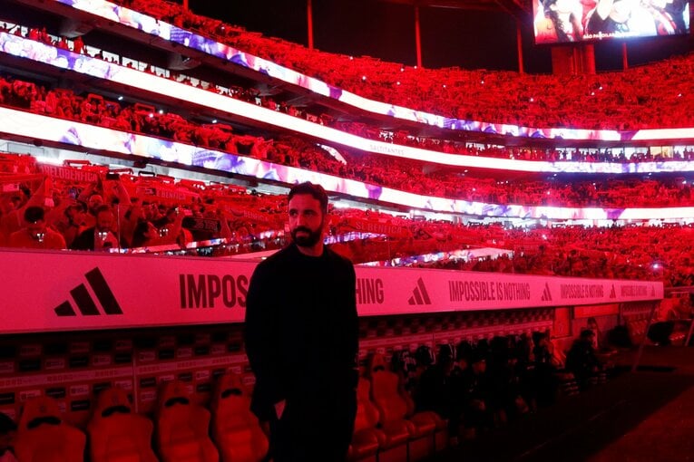 真っ赤に染められたスポルティング指揮官アモリム　©Daisuke Nakashima