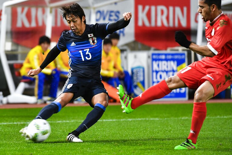 日本代表としてこれまで43試合に出場。12年ロンドン五輪では中心選手としてベスト4に貢献し、14年ブラジルW杯ではグループリーグ敗退を経験　©BUNGEISHUNJU