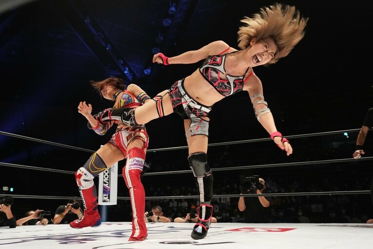 7月30日、桜井まいは『5★STAR GP』開幕戦で向後桃に勝利　©Essei Hara