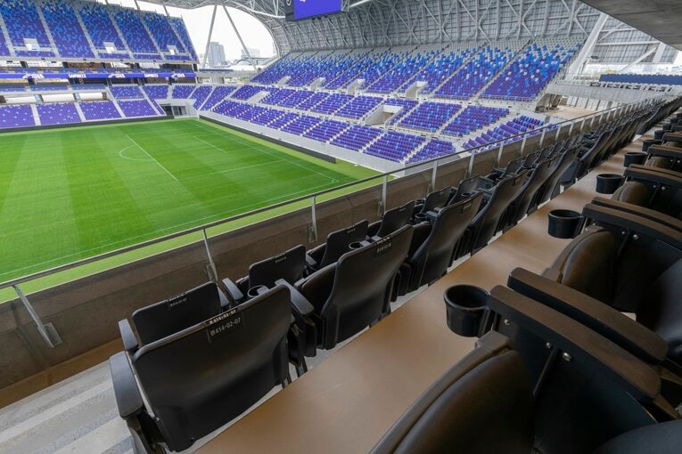 ビジネスラウンジの席　©S.FC