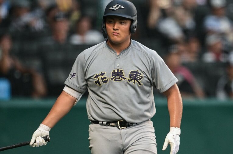 身長184cm、体重113kg（今大会最重量）の佐々木麟太郎。歴代最多の高校通算140本を誇る。甲子園ではここまで3試合で打率.500 ／ photograph by Nanae Suzuki