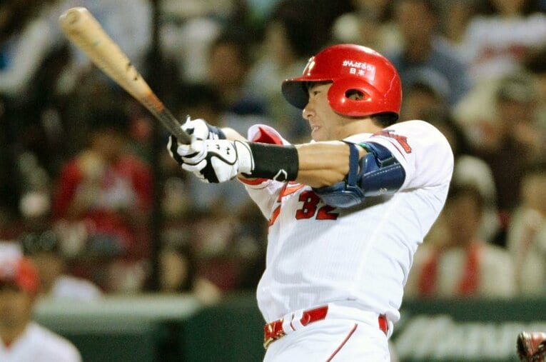 2014年5月の西武戦でキャリア唯一の本塁打を放った白濱。この年は62打席に立ち打率は.161だった ／ photograph by KYODO