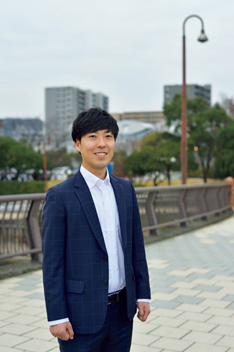 平原研　1987年5月29日、滋賀県生まれ。小学1年からセゾンで育ち、当時は“ドリケン”と呼ばれたドリブラー。やがてパスセンスを磨くと、野洲では10番をつけ、後にプロになる乾貴士＆楠神順平の両翼を操った。近畿大で選手キャリアを終え、現在は地元の運送会社に勤務。　photograph by Hideki Sugiyama