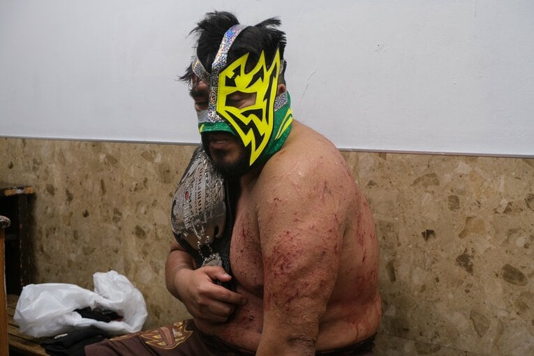 蛍光灯で殴り合い、大流血して…メキシコ人デスマッチファイター「もっと日本にいたい」ビオレント・ジャックの切実な思い「外国人がって…でも、ここがオレの家」(69)