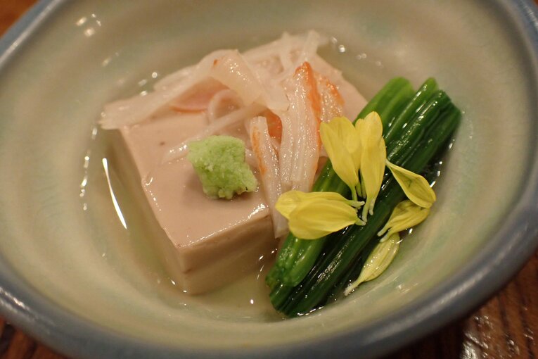 見た目も美しい「藤よし」のお通し　©Essei Hara