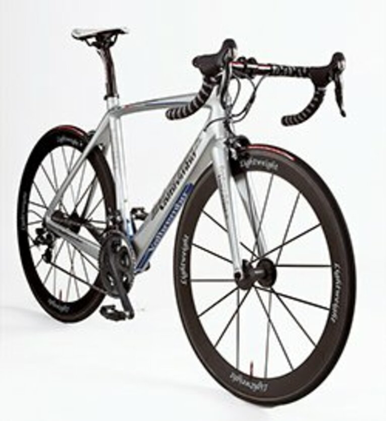 インターマックス・ヴァルブレンボ／INTERMAX VALBREMBO
近年のツール・ド・フランスでは新城選手や別府選手が騒がれているが、彼らよりも10余年前にツールを走っていたのが今中大介。その彼がレースで培ったノウハウを活かして作り上げたスペシャルロードバイクが、このインターマックスだ。「ヴァルブレンボ」とはイタリア・ロンバルディア州にある地名。今中氏が現役時代にそこでステージレースを走ったというのが、名前の由来だ。 