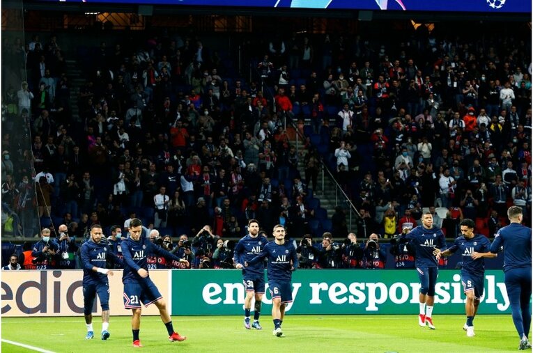 「PSGメッシ」の初得点と“FKの壁で寝転び”、ネイマールとの友情を撮った… 18歳のバルサ新10番ファティも復活〈激写〉(20)