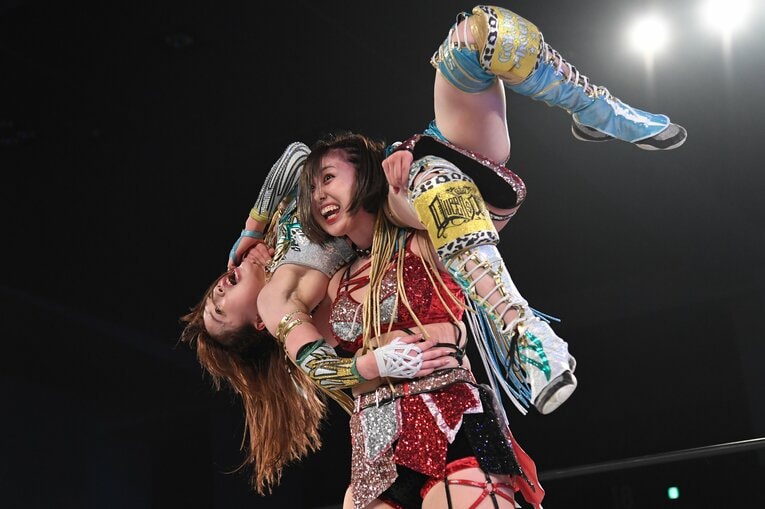 ひめかは持ち前のパワーで上谷沙弥を追い詰める