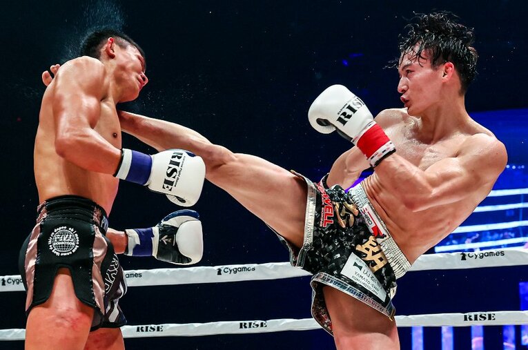 3月26日、志朗は右ハイキックでディーゼルレック・ウォーワンチャイをKO。那須川天心に続くRISE2人目の日本人世界王者となった ／ photograph by Susumu Nagao