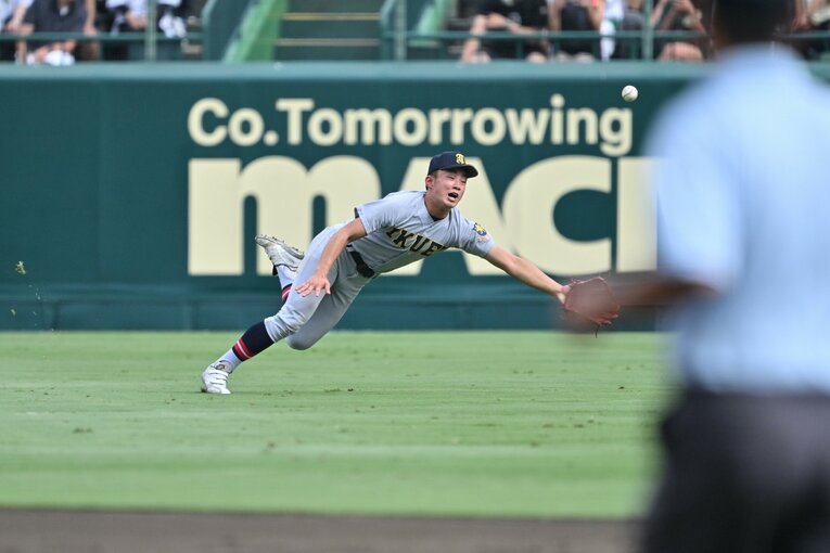 決勝・慶応戦での仙台育英の奮闘　©Hideki Sugiyama