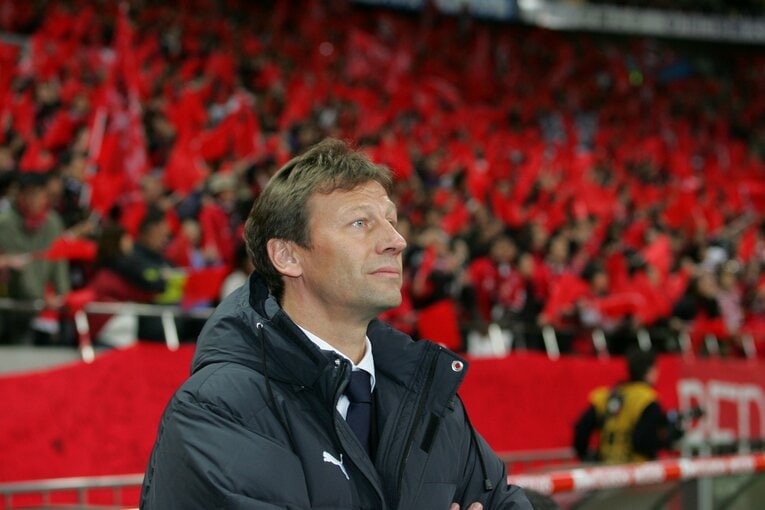 バナナキングでスーパーな記録を出したブッフバルト“監督”©Toshiya Kondo