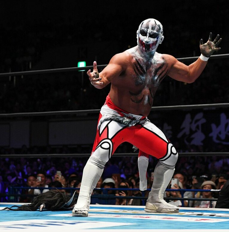 不気味な鬼になった獣神が恐ろしい。ライガーが脱ぎ捨てた仮面とスーツ。(3)