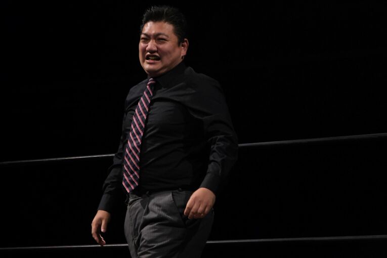 「凶器は模範六法」「伊製高級スーツでリングイン」異色の“東大卒”弁護士・川邉賢一郎がプロレスラーになるまで(11)