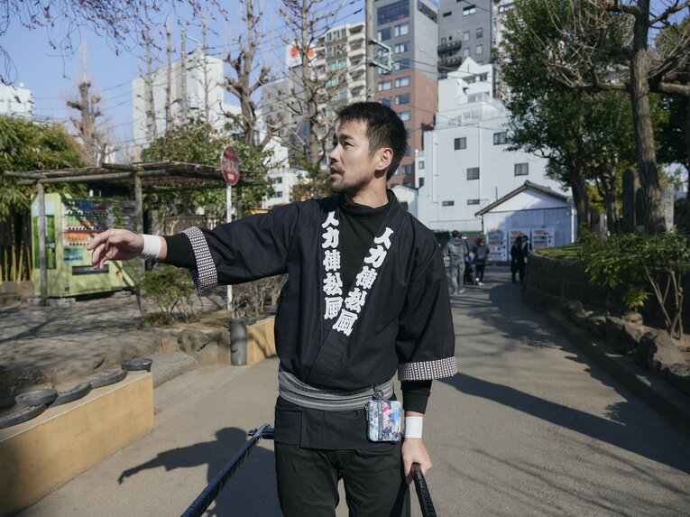 【人力車でバーチャル浅草さんぽ】元ラグビー日本代表…ムキムキの児玉健太郎さんが引く人力車で浅草を回った気になれる！　人力車夫のお仕事風景を見る　©︎Yuki Suenaga