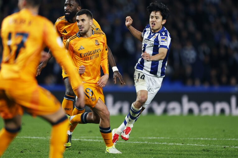 マドリー選手の壁を突破する久保　©Daisuke Nakashima