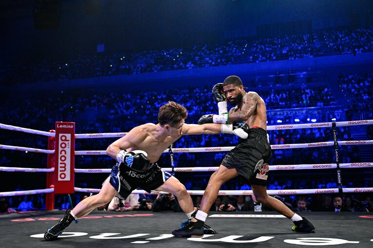 試合開始直後に井上尚弥が放ったボディへの左ジャブ。このパンチが“布石”になった　©Hiroaki Yamaguchi