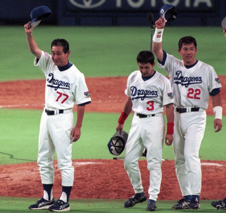 1999年の（左から）星野監督、立浪、山崎　©Kyodo News