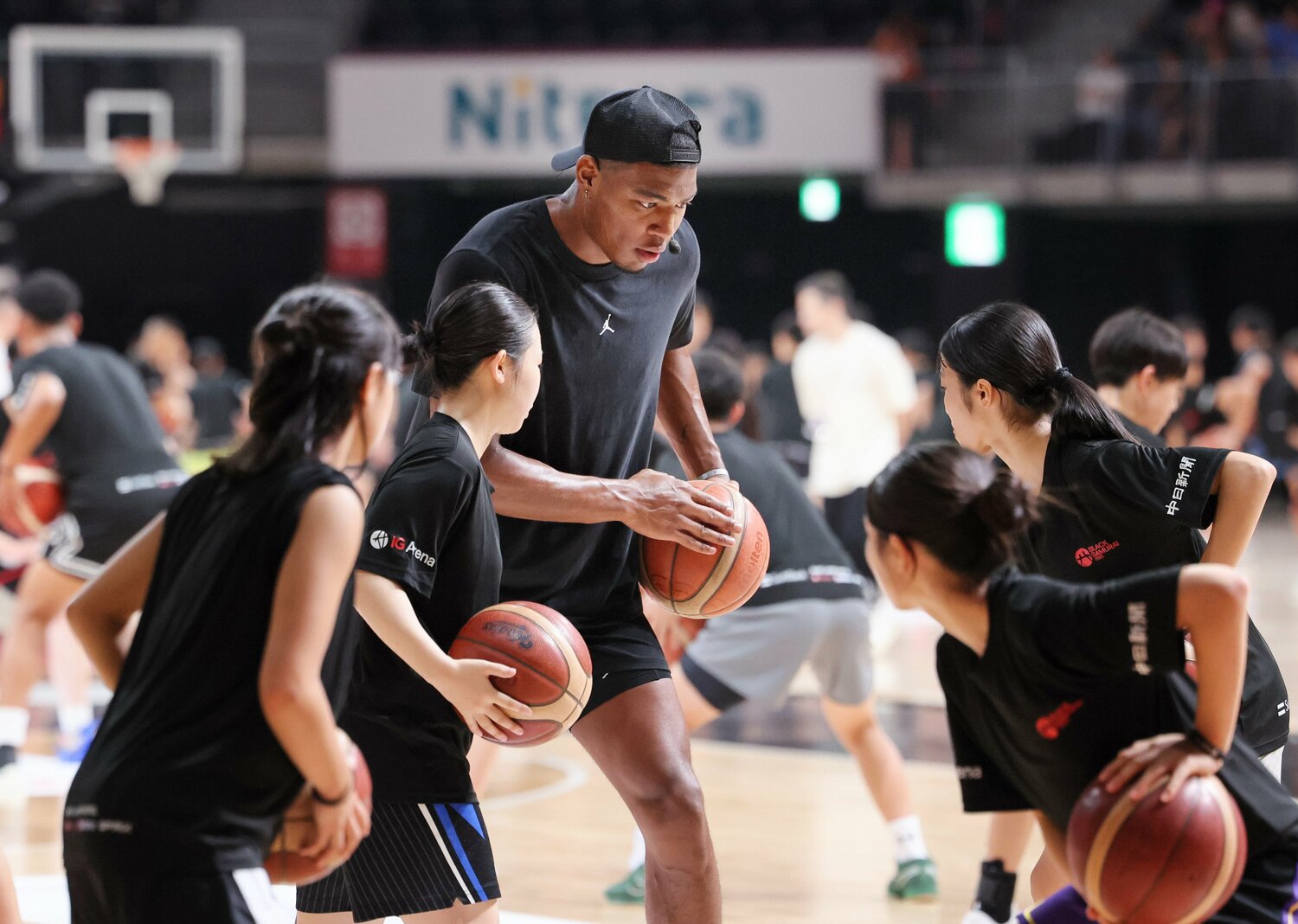 昨夏に日本で実施したキャンプの様子　©︎JIJI PRESS