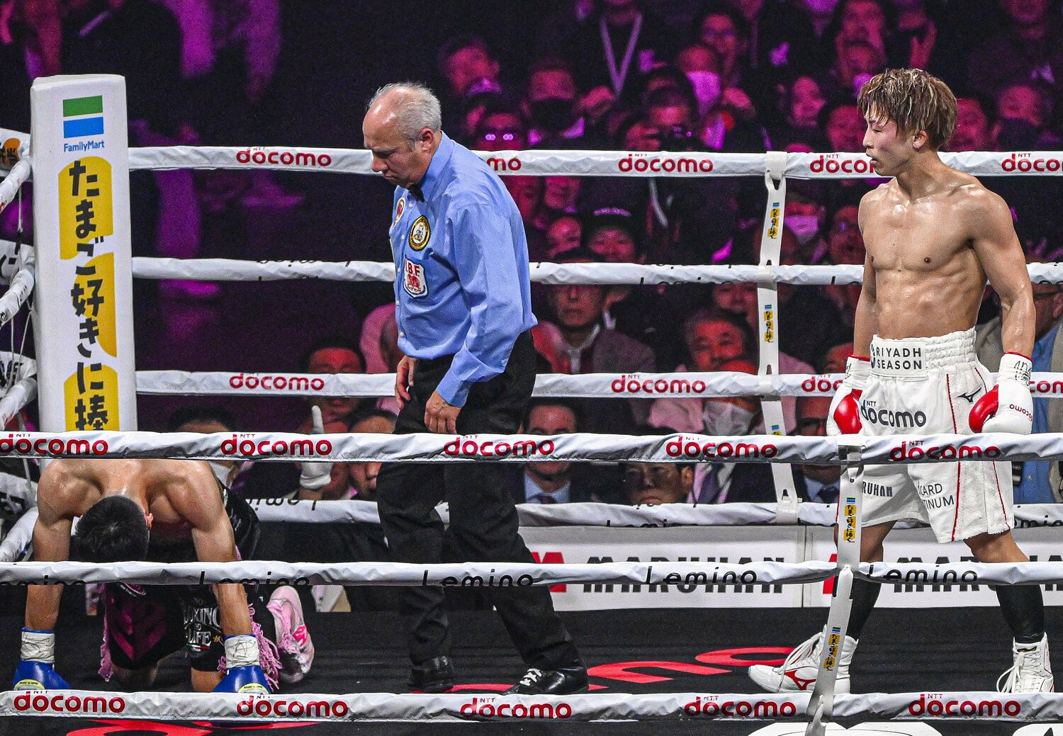 キム・イェジュン戦、KOシーン。井上尚弥の鍛え抜かれた上半身が印象的だ　©Takuya Sugiyama