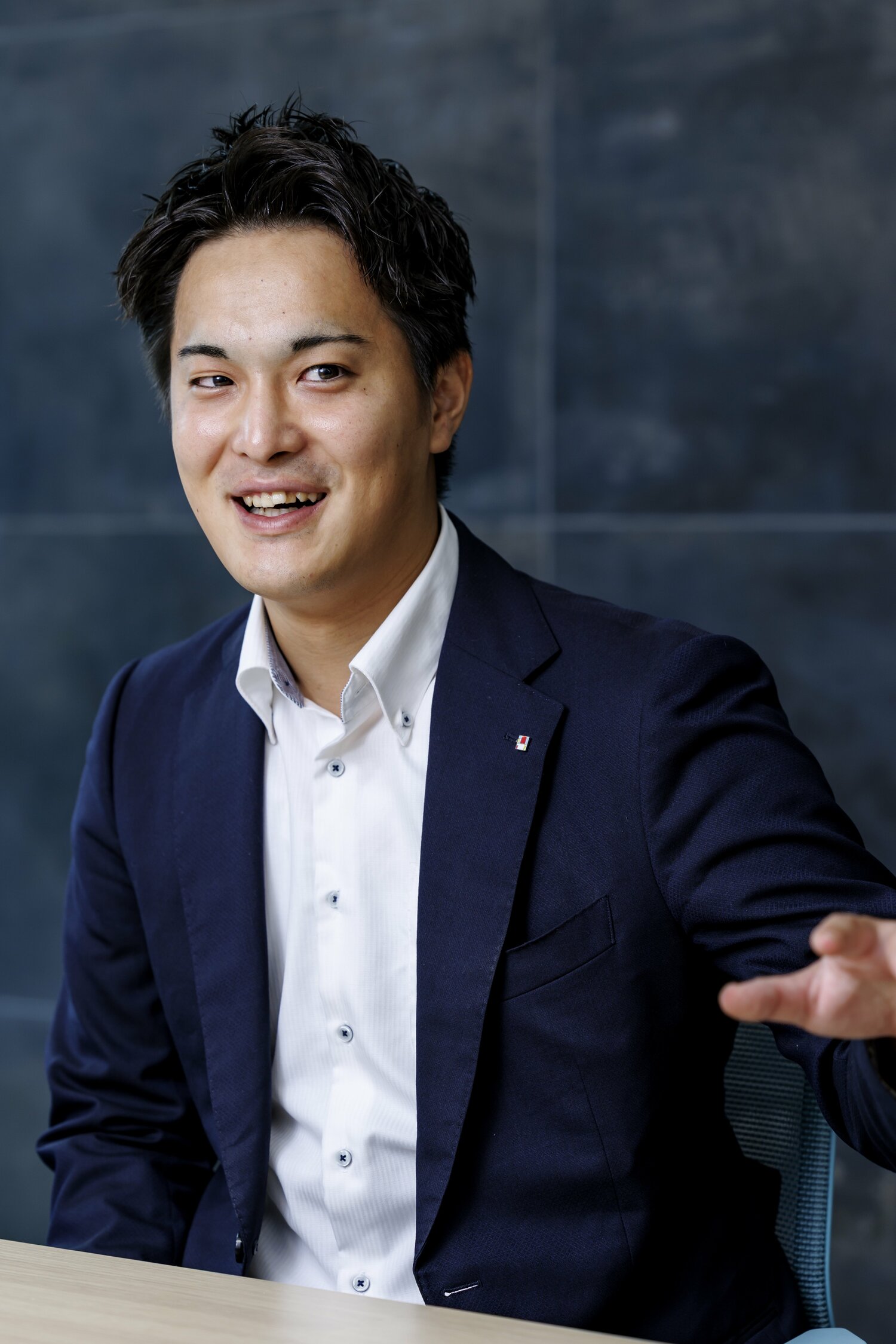 インタビューに答える現在の柴田貴広さん　©Kiichi Matsumoto