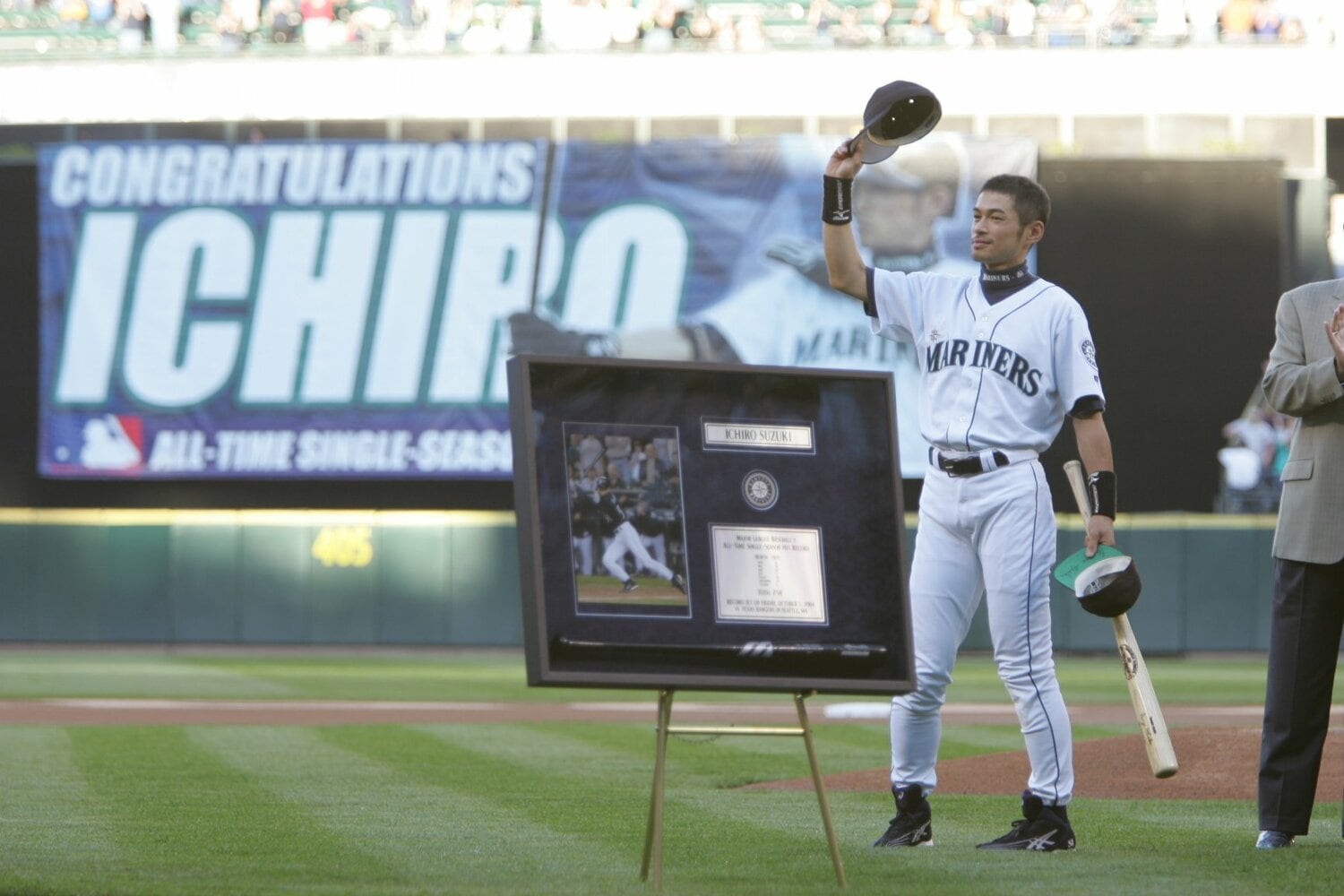 その功績は永遠に輝き続ける　©︎Naoya Sanuki