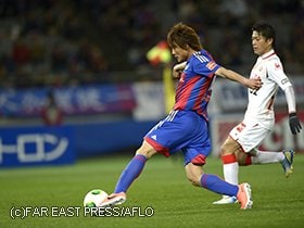 李忠成　り・ただなり
1985年12月19日、東京都生まれ。田無高校在学時からFC東京U-18に入団。'04年にトップチームに昇格するも翌'05年に柏レイソルに移籍。'07年の柏のJ1復帰に貢献する。09年に広島へ移籍。'12年1月にイングランド2部のサウサンプトンFCに移籍するが負傷のため出場機会に恵まれず、'13年2月にFC東京へ移籍。'07年に韓国籍から帰化し日本国籍を取得。Aマッチ出場11試合2得点。182cm、77kg